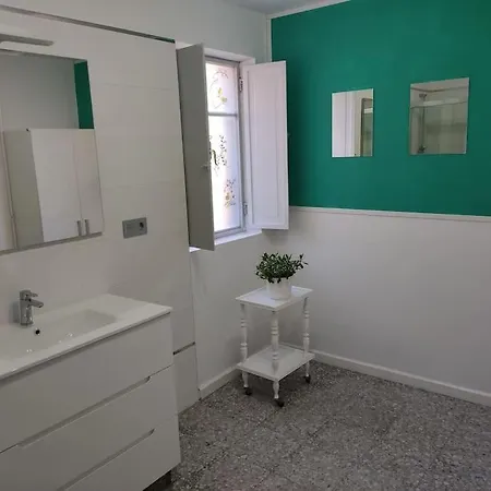 Casa Carmina: Casa Pequenos Grupos En El Corazon De Galicia Vakantiehuis O Irixo